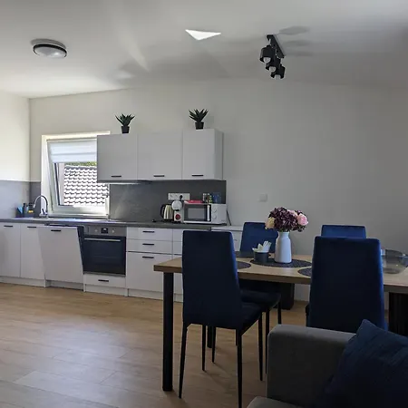 U Lazara 쿤타호라