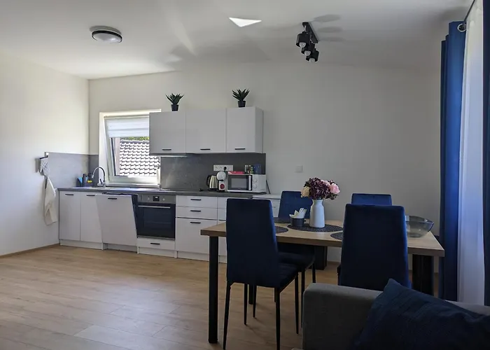 U Lazara קונטה הורה